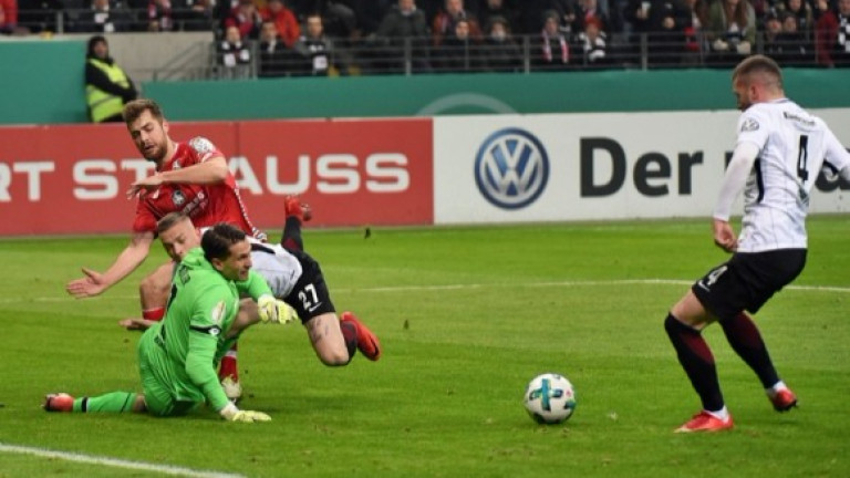 Айнтрахт (Франкфурт) записа класическа победа над Майнц 05 за Купата