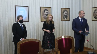 Президентът Румен Радев според конституционната процедура връчи мандат за съставяне