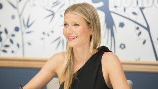 Гуинет Полтроу не се притеснява да захвърли дрехите Не за