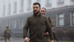 Зеленски: Русия изпраща десетки хиляди войници и колосална военна техника в Украйна
