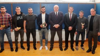 Министърът на младежта и спорта Красен Кралев връчи приза на