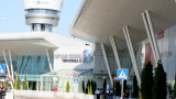 Сигнал за бомба на летище София, екипи на полицията претърсват аерогарата