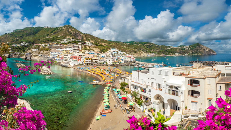 Как малките европейски острови се надяват да спечелят от туристическия бум това лято?