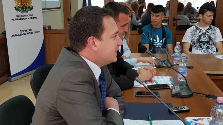 Заместник-министърът на младежта и спорта Николай Павлов проведе среща с