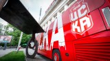 Греда преди финала: Автобусът на ФК ЦСКА 1948 се заби в монумент до "Васил Левски"