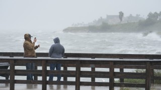 Ураганът Харви връхлетя крайбрежието на щата Тексас предадоха информационните агенции