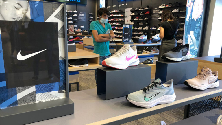 Nike може да загуби производството на 160 милиона чифта обувки заради спрените фабрики във Виетнам