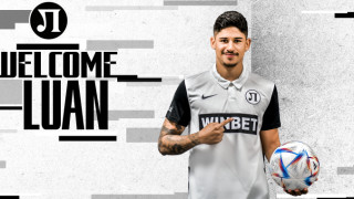 Футболистите на Локомотив Пловдив Луан и Евандро са пред