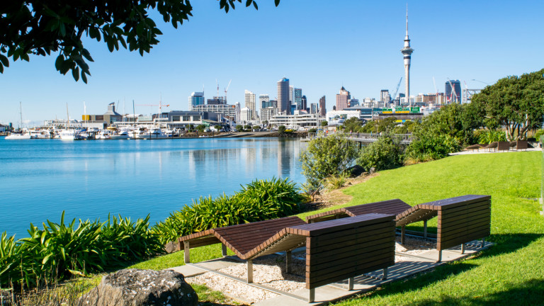 Имотни сривове: Продажбите на жилища удариха 40-годишно дъно в Нова Зеландия