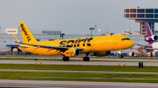 Американска авиокомпания иска пътниците да резервират билетите си с текстово съобщение