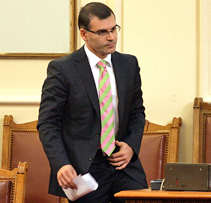 Обвиниха Дянков, че крие имотното състояние на Цветанов