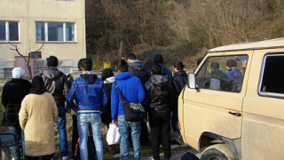 Заловиха четирима афганистанци в кола край Стара Загора