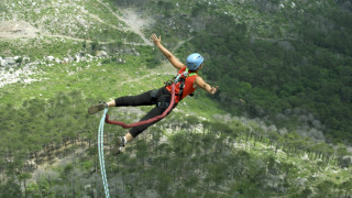 Роден през 1945 г като най голямото от седем деца в