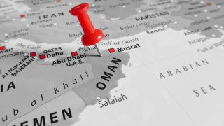 Съобщения за престрелка между търговски кораб и пиратска лодка край Оман