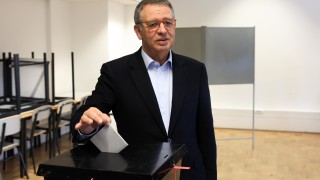 Умереният социалист Антонио Жозе Сегуро изглежда ще портигне убедителна победа