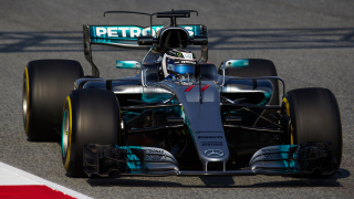 Световният шампион Люис Хамилтън катастрофира по време на квалификацията за