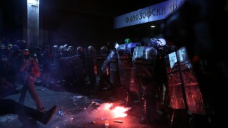 В петък сръбската полиция използва сълзотворен газ и шокови гранати