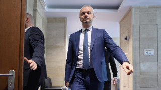 Костадинов подема протести да сваля правителството