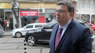 Цацаров говори пред ВСС, но "прескача" репортерите