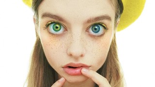 Момичето с най големите очи на света С това прозвище става