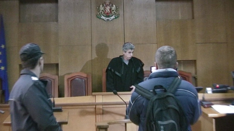 Обсъждат екстрадиция за румънец, съден за измама