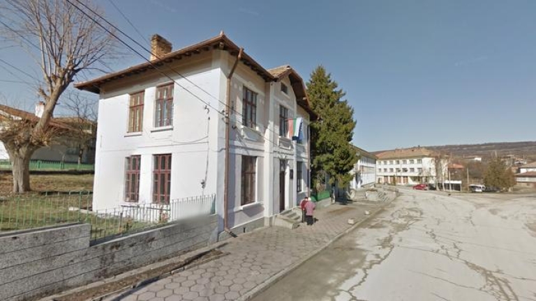 Поредно село остана откъснато от света заради липса на транспорт