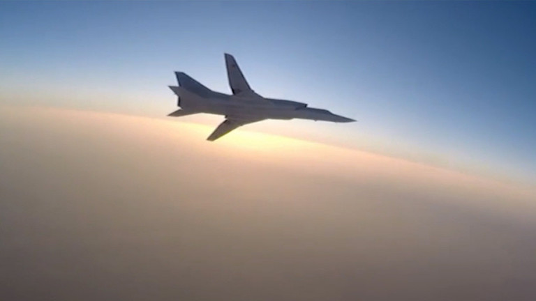 Русия е изпратила стратегически далекобойни бомбардировачи Ту-22М3, за да се