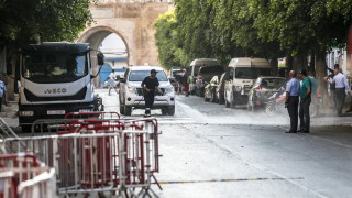 В един от предградията на столицата на Тунис във вторник