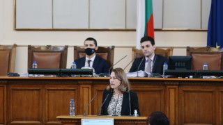 Депутатите започнаха обсъждането на оставката на председателя на Антикорупционната комисия