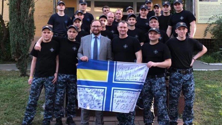 24-мата украински моряци събраха средства в подкрепа на руски активист