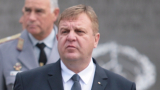 Военният министър Каракачанов остава привърженик на наборната служба