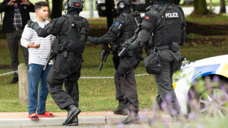 Десетки загинали и ранени при стрелба в джамии в Нова Зеландия