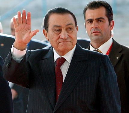 Мубарак напусна Египет