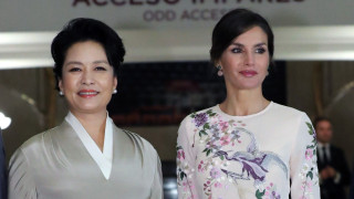 Кралица Летисия неведнъж е показвала че стилът невинаги струва скъпо