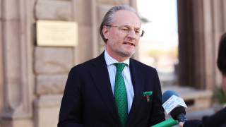 Бившият председател на ВКС Лозан Панов задава няколко въпроса свързани