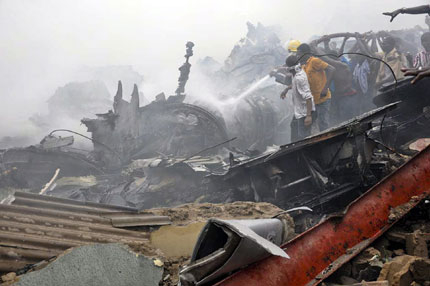 Намериха петима ранени на мястото на падналия самолет в Нигерия