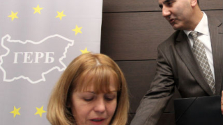 Осиновяват се по 1200 деца от домове годишно