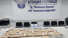 Митничари на Капитан Андреево откриха валута за над 1,1 млн. лв., укрита в тайници на автобус
