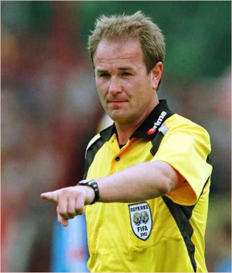 Германецът Флайшер свири вечното дерби на 7 април