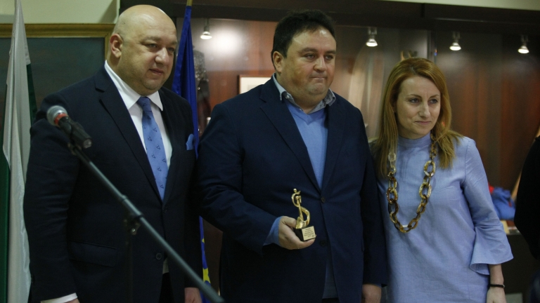 Министър Кралев награди Желю Станков с "Братя Ексерови"