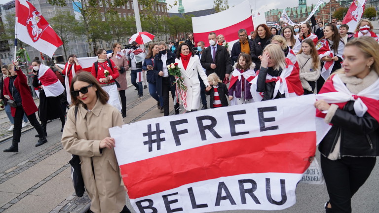  Властите в Беларус смятат да забранят бяло-червено-белия флаг