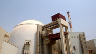 Иран зарежда с гориво АЕЦ Бушер