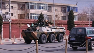 Китайската армия патрулира по улиците на Лхаса