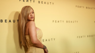 Риана - блондинка със сериозна заявка на събитие на Fenty Beauty