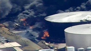 Близо 20 души бяха ранени при експлозии и последвал пожар