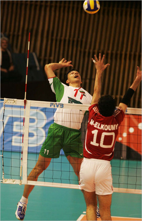 България стартира с победа участието си в Световната лига
