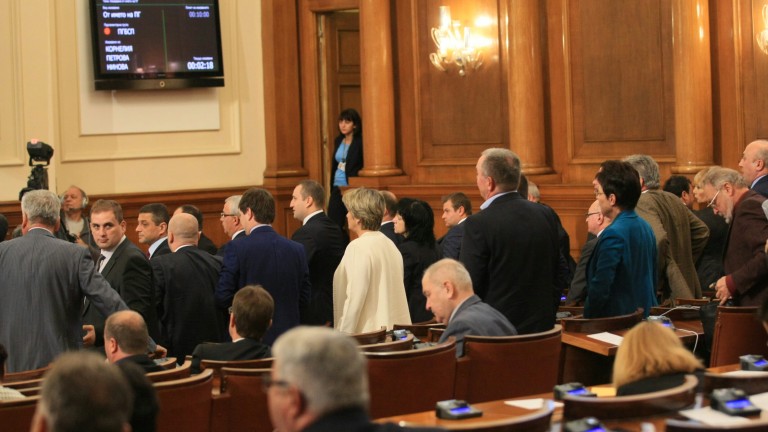 БСП депутат нападна ГЕРБ за бюджета, управляващите отвръщат: парите са повече