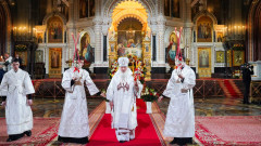 Патриарх Кирил се помоли на Великден за защита на "свещените граници" на Русия