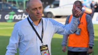 Треньорът на Черно море Илиан Илиев взе на лагер група