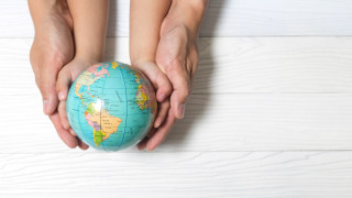 През 1950 г жените по света са раждали средно по